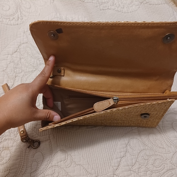 Aldo ratton style with embroidery clutch or wristlet - Picture 6 of 11